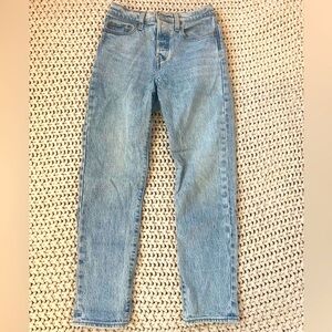 Levis Wedgie Ankle Jean